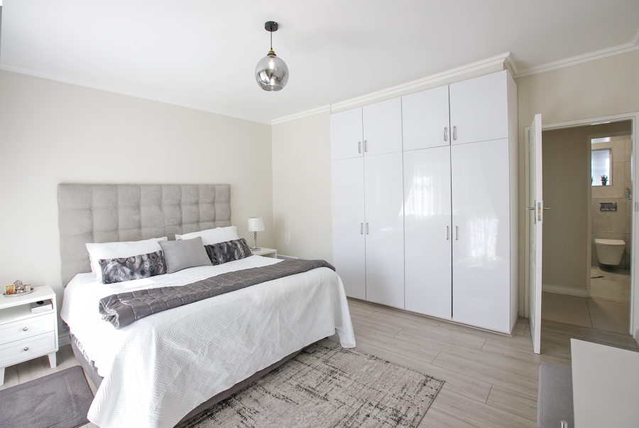 2 Bedroom Property for Sale in Wynberg Upper Western Cape